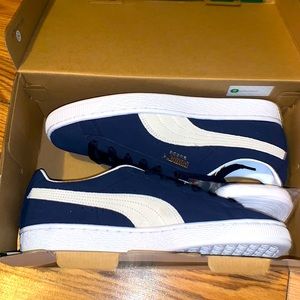 Never worn Classic suede pumas, size 9
